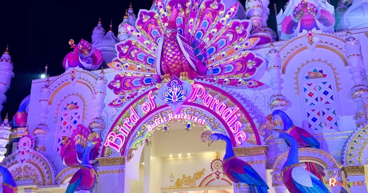 The Bird of Paradise dining room is very beautiful at  Carnival Magic kathu district